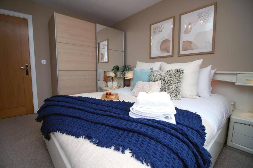 The Observatory By Mia Living 2 Bedroom Overlooking With Free Parking Swansea