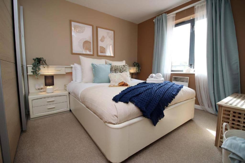 Apartment The Observatory By Mia Living 2 Bedroom Overlooking With Free Parking Swansea